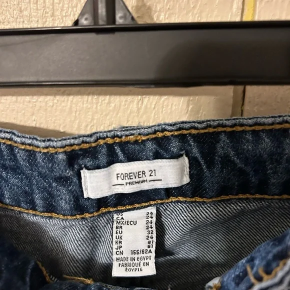 Forever 21 Women’s Dark Blue Distressed Straight Jeans - Picture 3 of 3